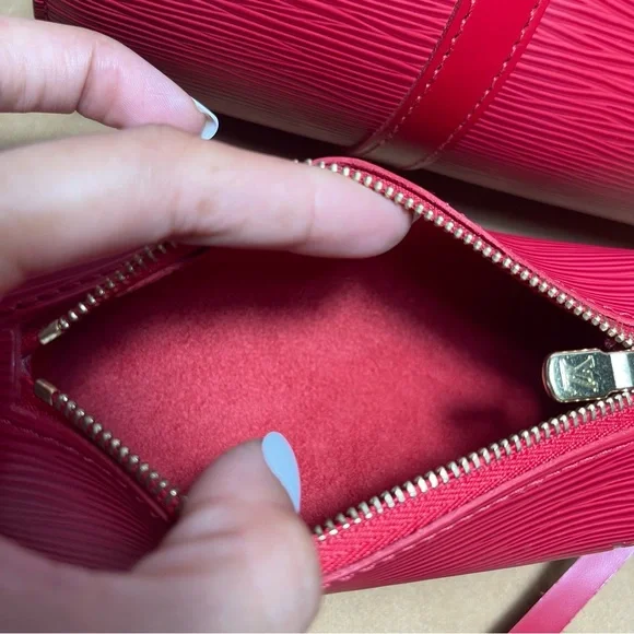 AUTHENTIC Louis Vuitton Epi Soufflot handbag and pouch - Picture 14 of 16